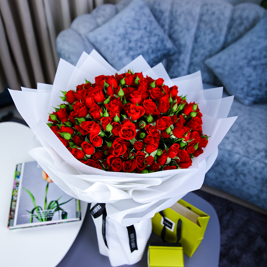 Captivating-Red-Bouquet-with-Patchi-1.jpg