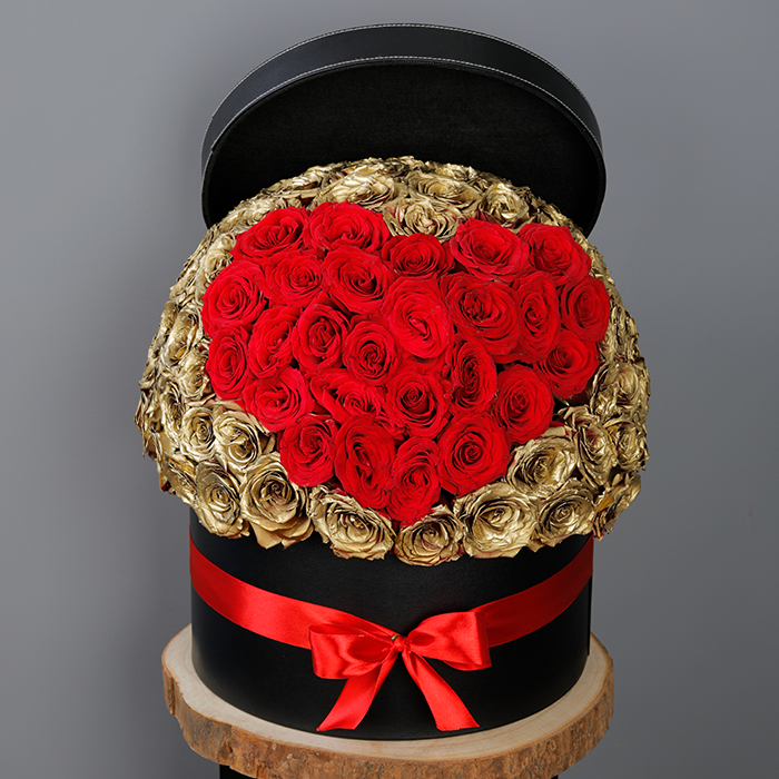 Sweet-Golden-Roses-In-A-Box.png