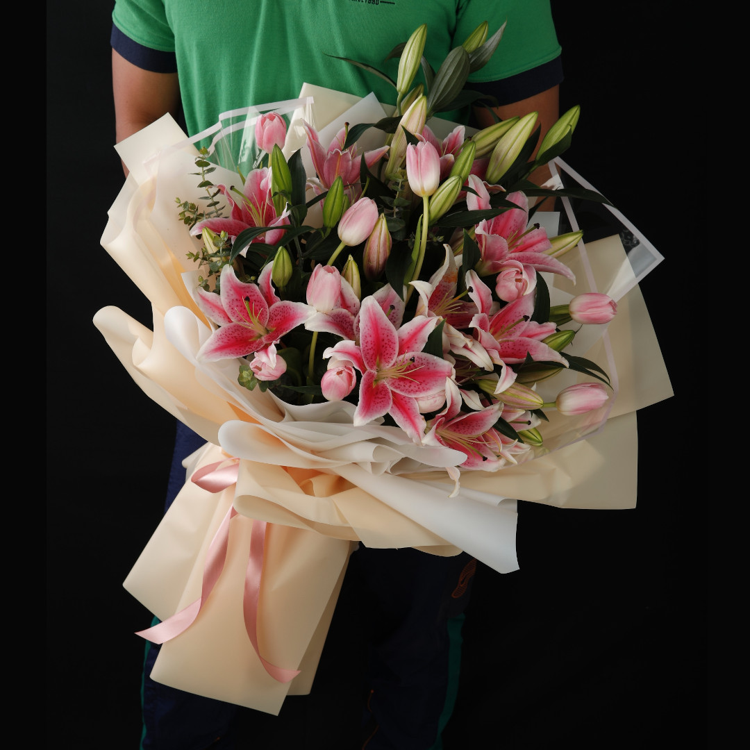 lily-tulip-bouquet-001.jpg